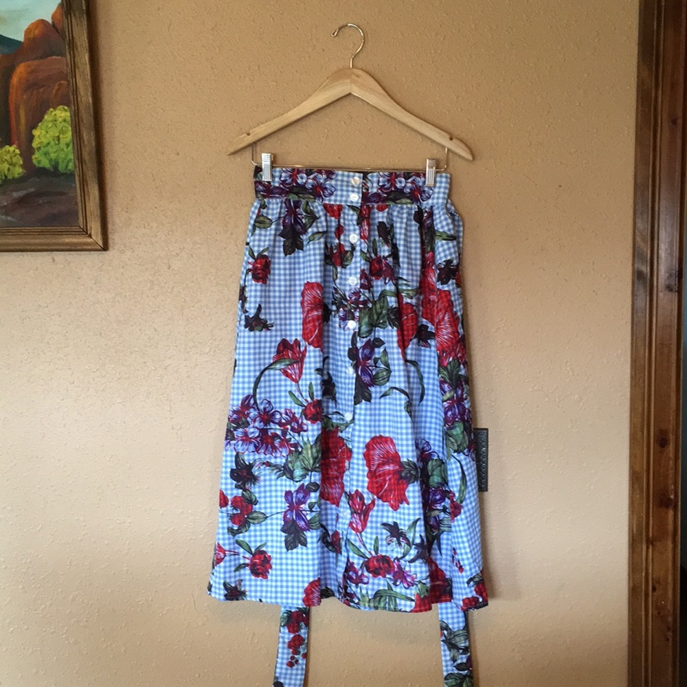 Flowy Floral Skirt, NWOT, Button Up w/ Pockets SM